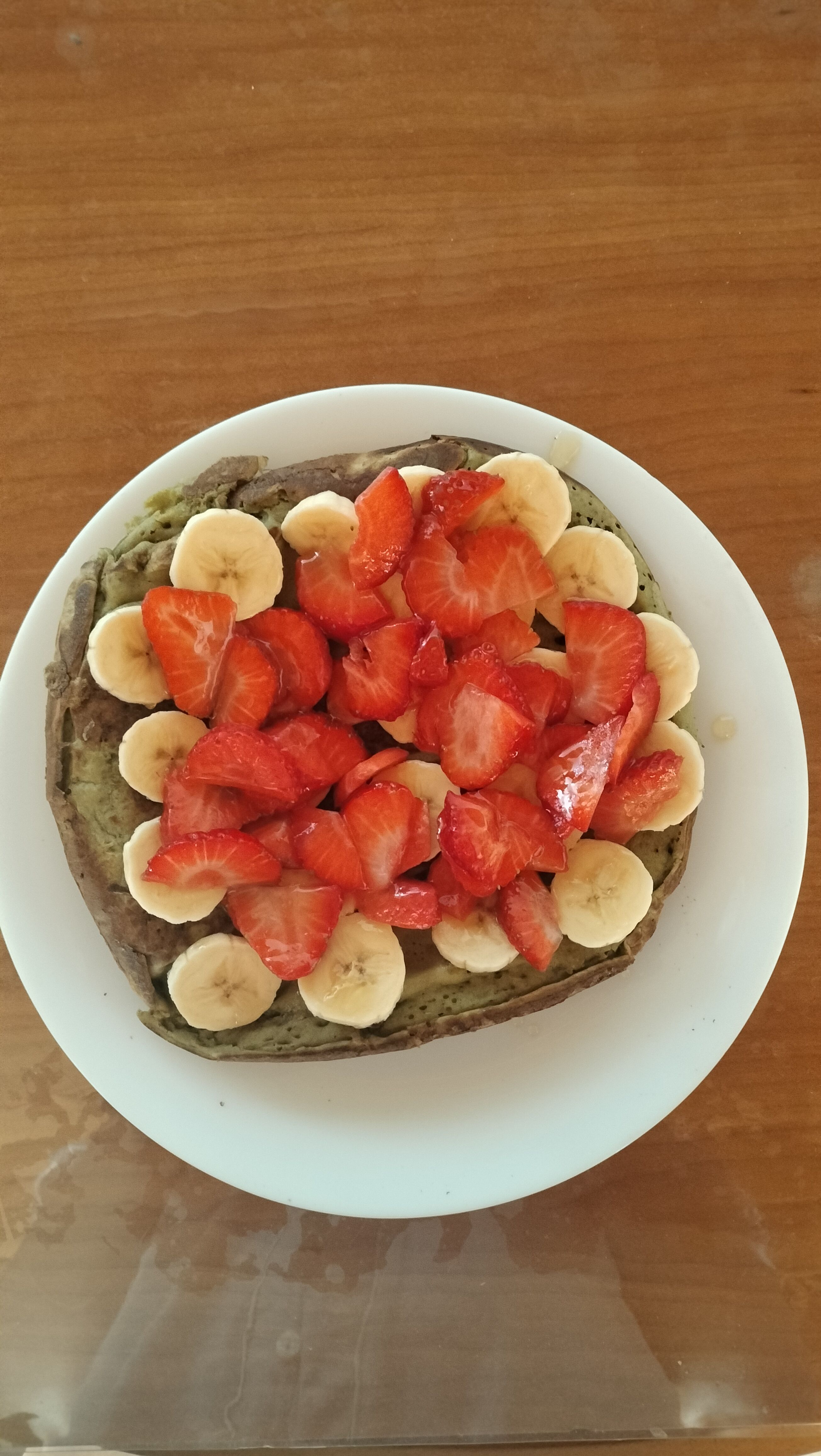 Gofre de matcha latte y frutas