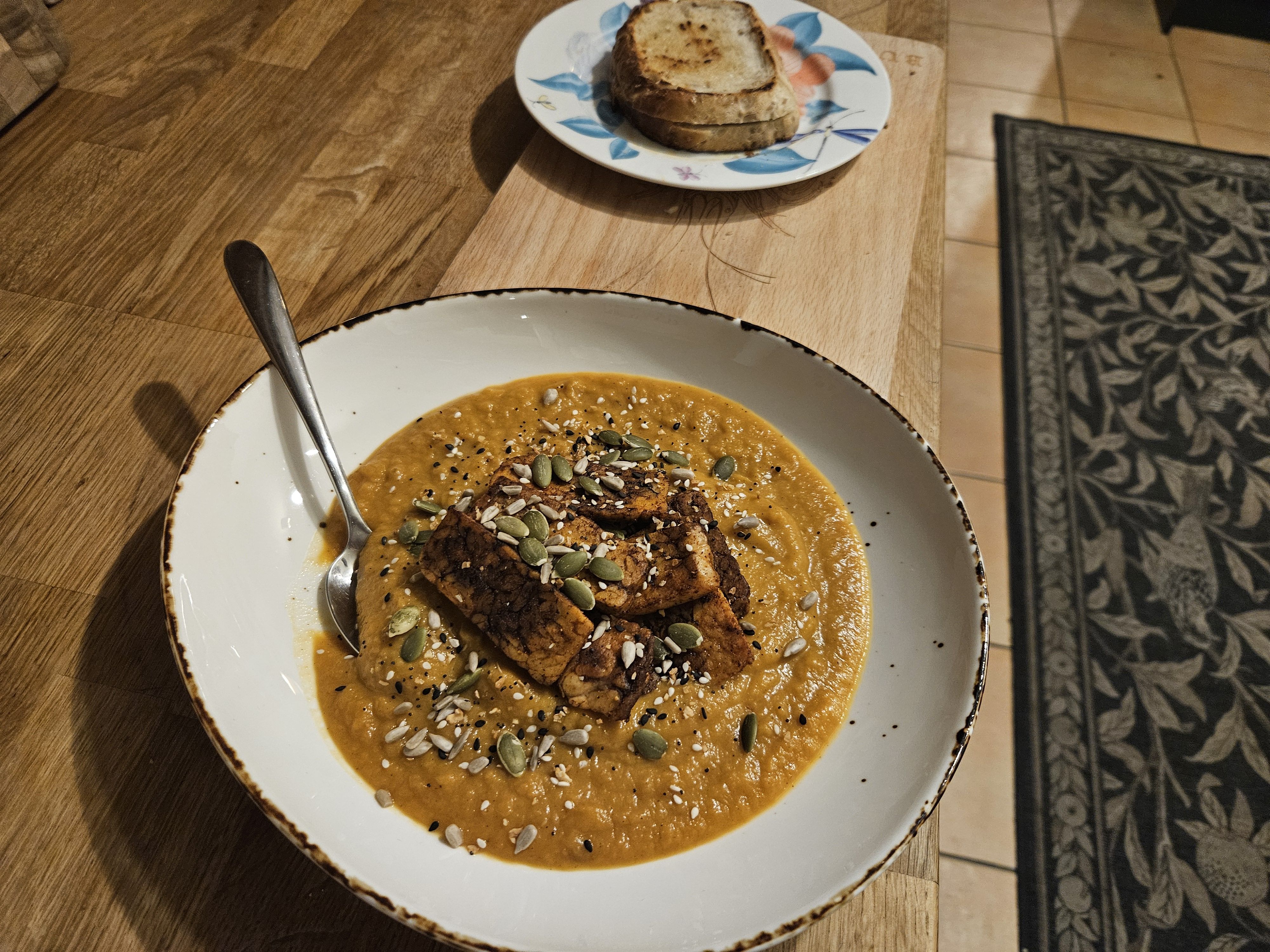 Sweet potato soup with temphe